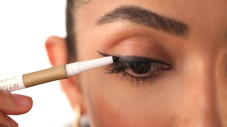 time-saving-eyeliner-tips-for-beginners.jpeg